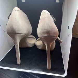 Vince Camuto cream/beige colored 4.5 inch